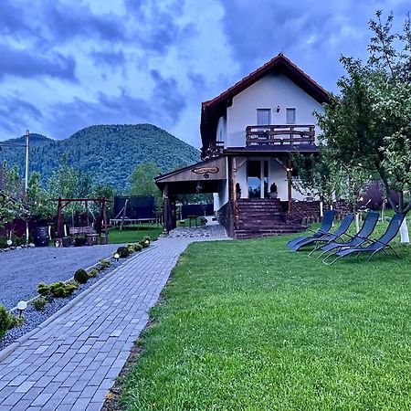 Casa De Sub Hora Vila Zărneşti Exterior foto