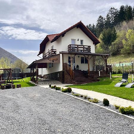 Casa De Sub Hora Vila Zărneşti Exterior foto