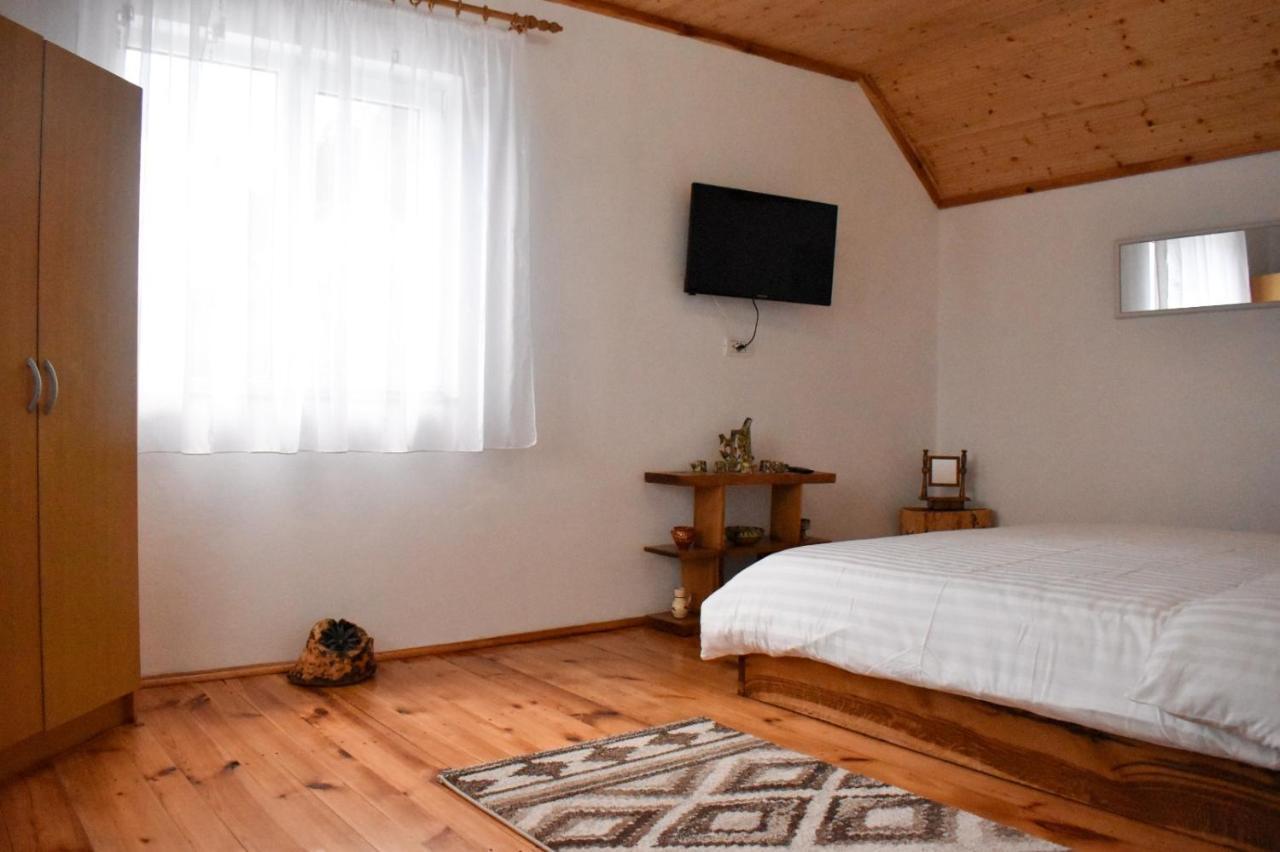 Casa De Sub Hora Vila Zărneşti Exterior foto