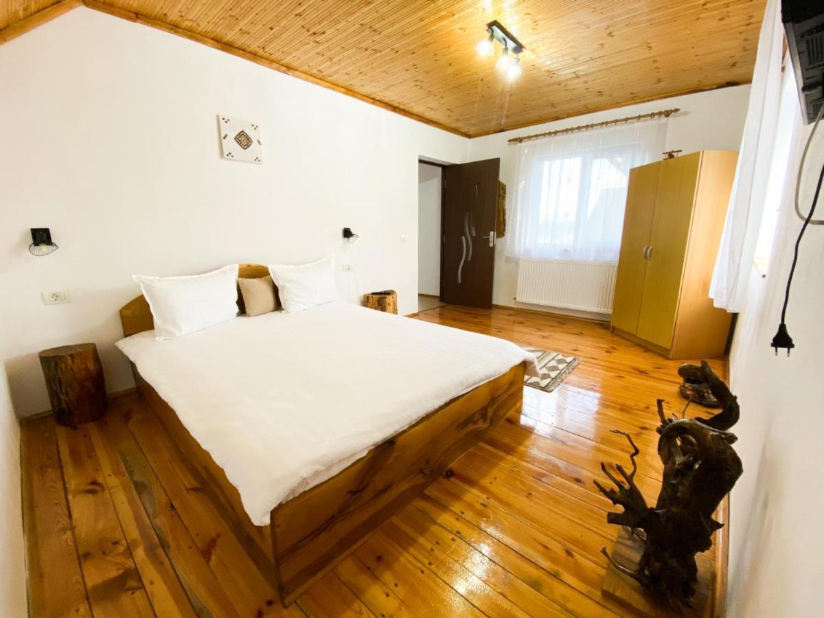 Casa De Sub Hora Vila Zărneşti Exterior foto