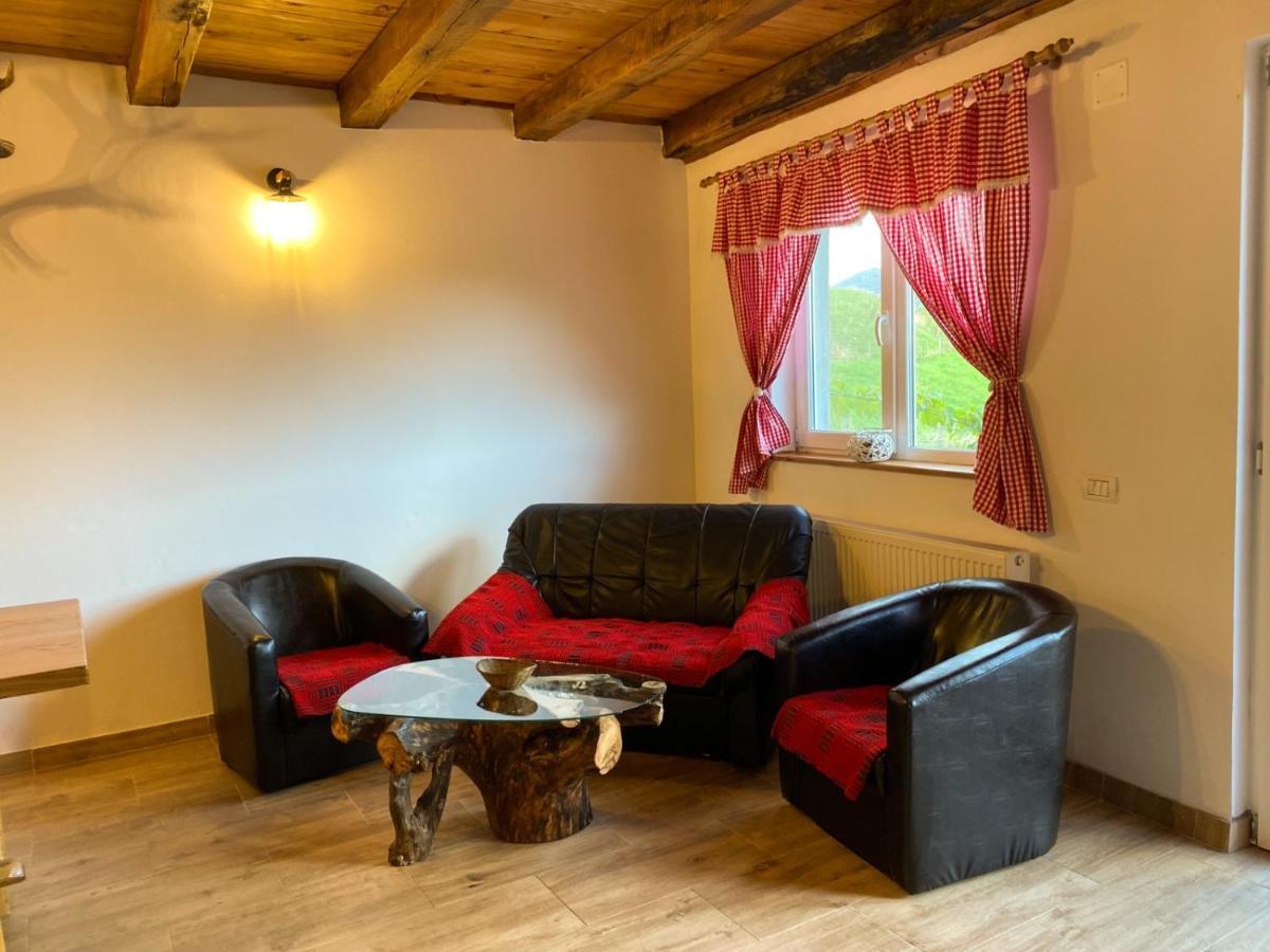 Casa De Sub Hora Vila Zărneşti Exterior foto