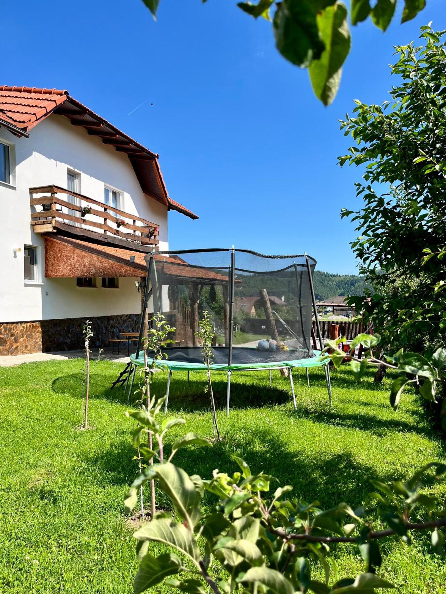 Casa De Sub Hora Vila Zărneşti Exterior foto