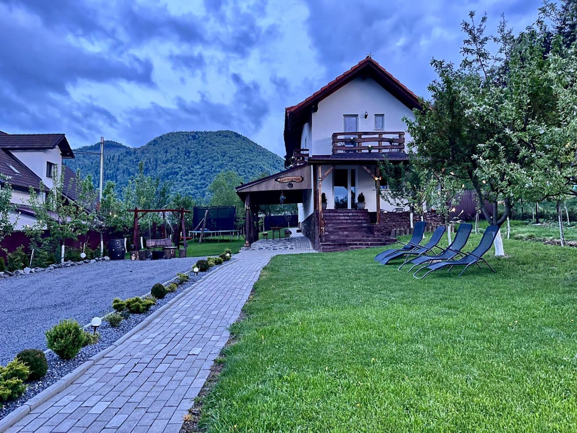 Casa De Sub Hora Vila Zărneşti Exterior foto